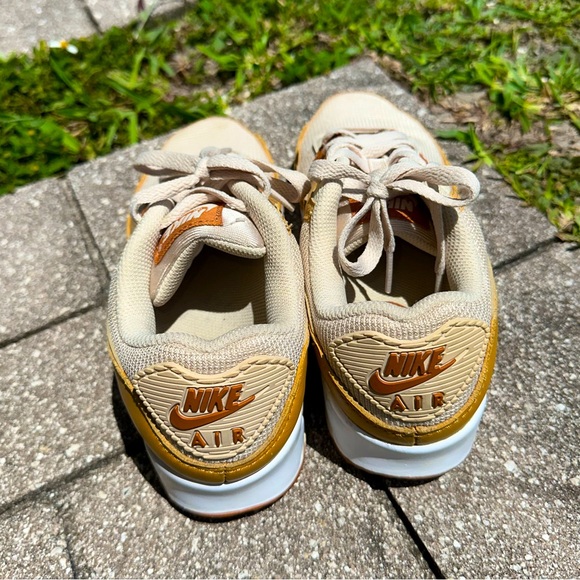 Nike Air Max - Picture 2 of 3